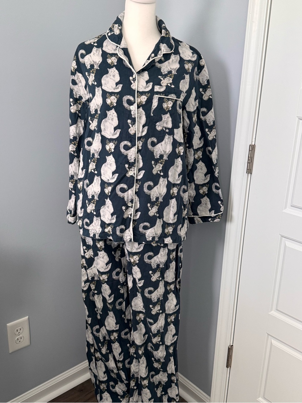 Uncommon Goods Mahogany Brand Navy and White Cat Print Flannel PJ Set. Size S